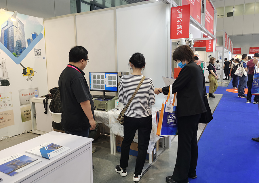 观展客户详细了解大香蕉国产视频颗粒杂质分析仪