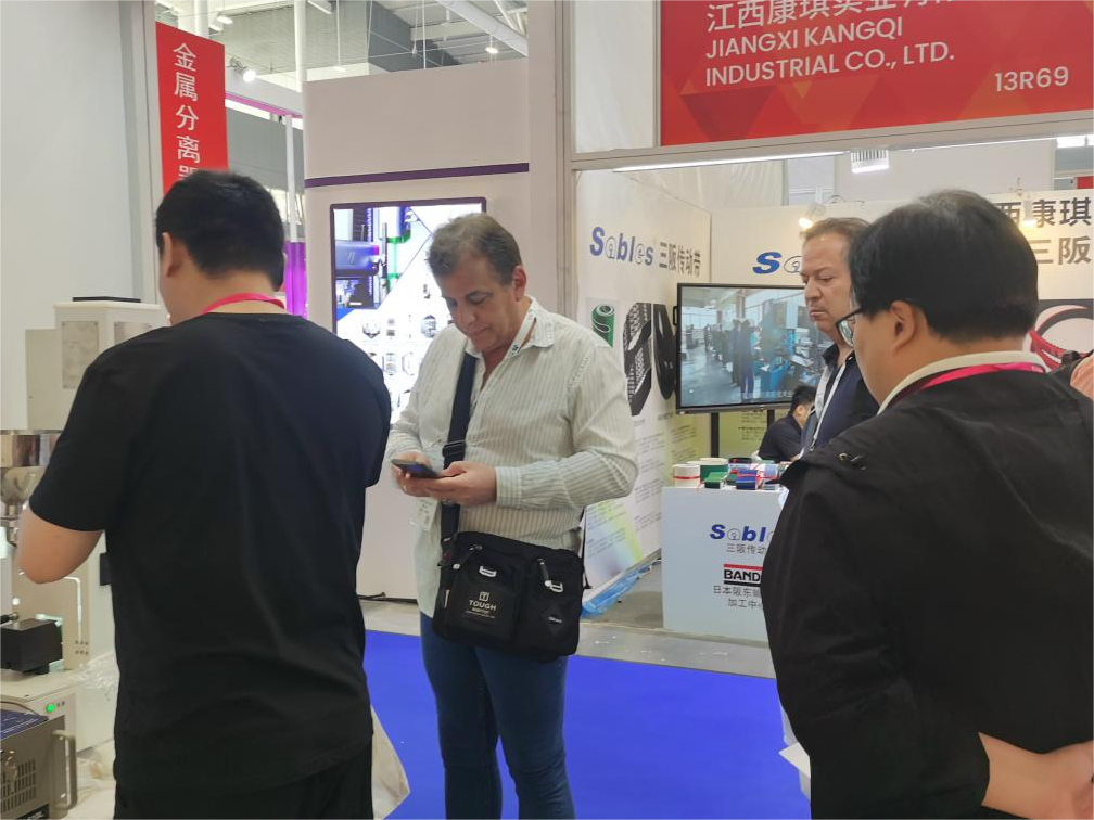 海外客户参观大香蕉国产视频展位